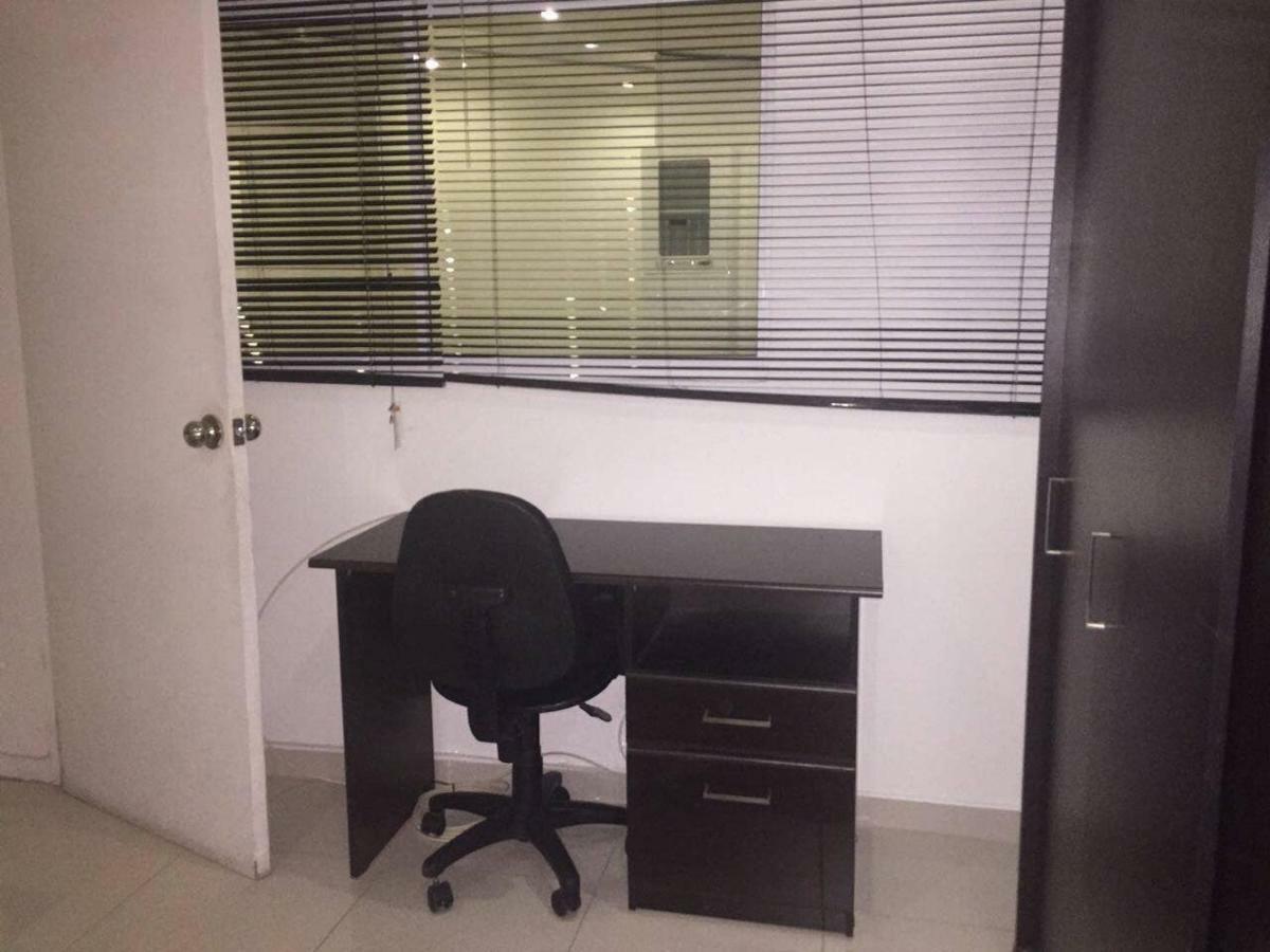 Spacious 2 Bedroom Location 101 *