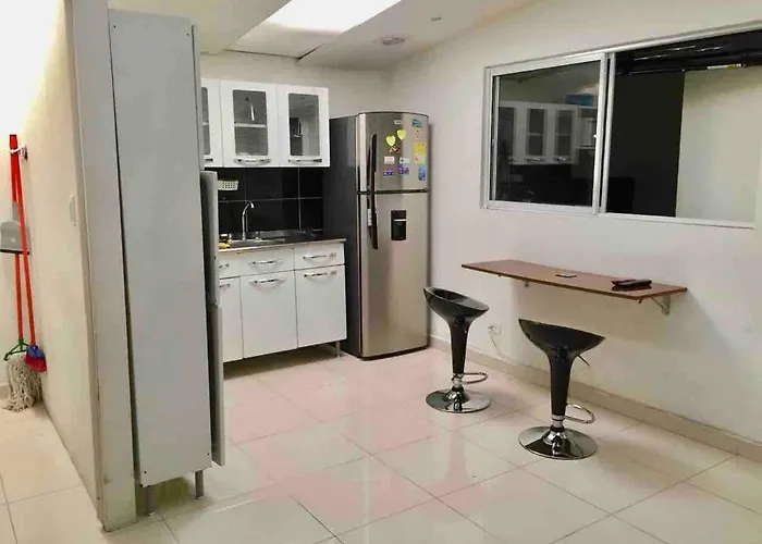 Spacious 2 Bedroom Apartment Central Location 101
