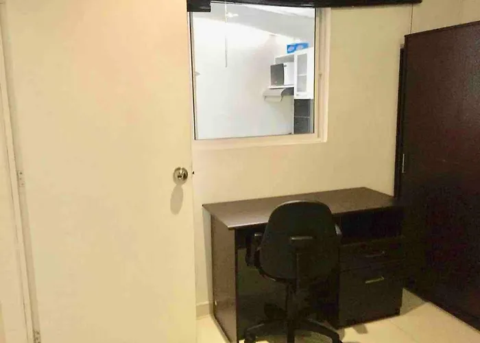 Spacious 2 Bedroom Apartment Central Location 101